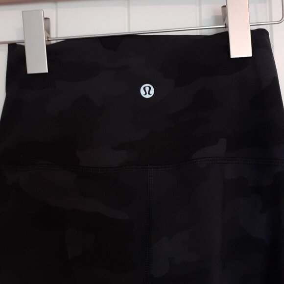Lululemon Wunder Under Crop High-Rise Scallop Full-On Luxtreme 23" Camo Size 2 - Picture 7 of 13